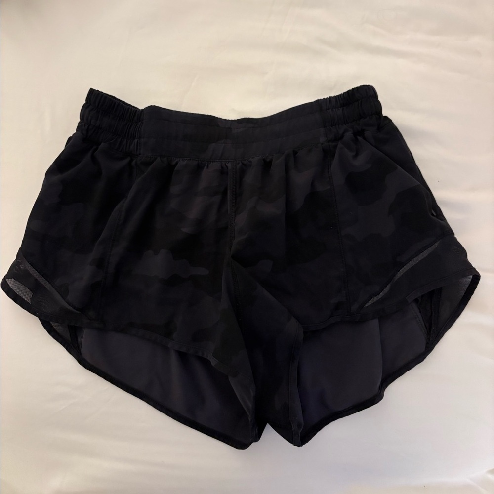 Lulu lemon hotty hot 2.5” shorts